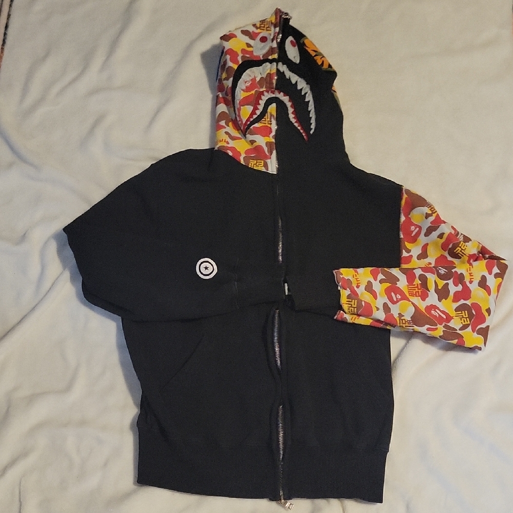 A Bathing Ape Black Boys Shark-Graphic Zip Hoodie with Yellow-Red Camo Accents
